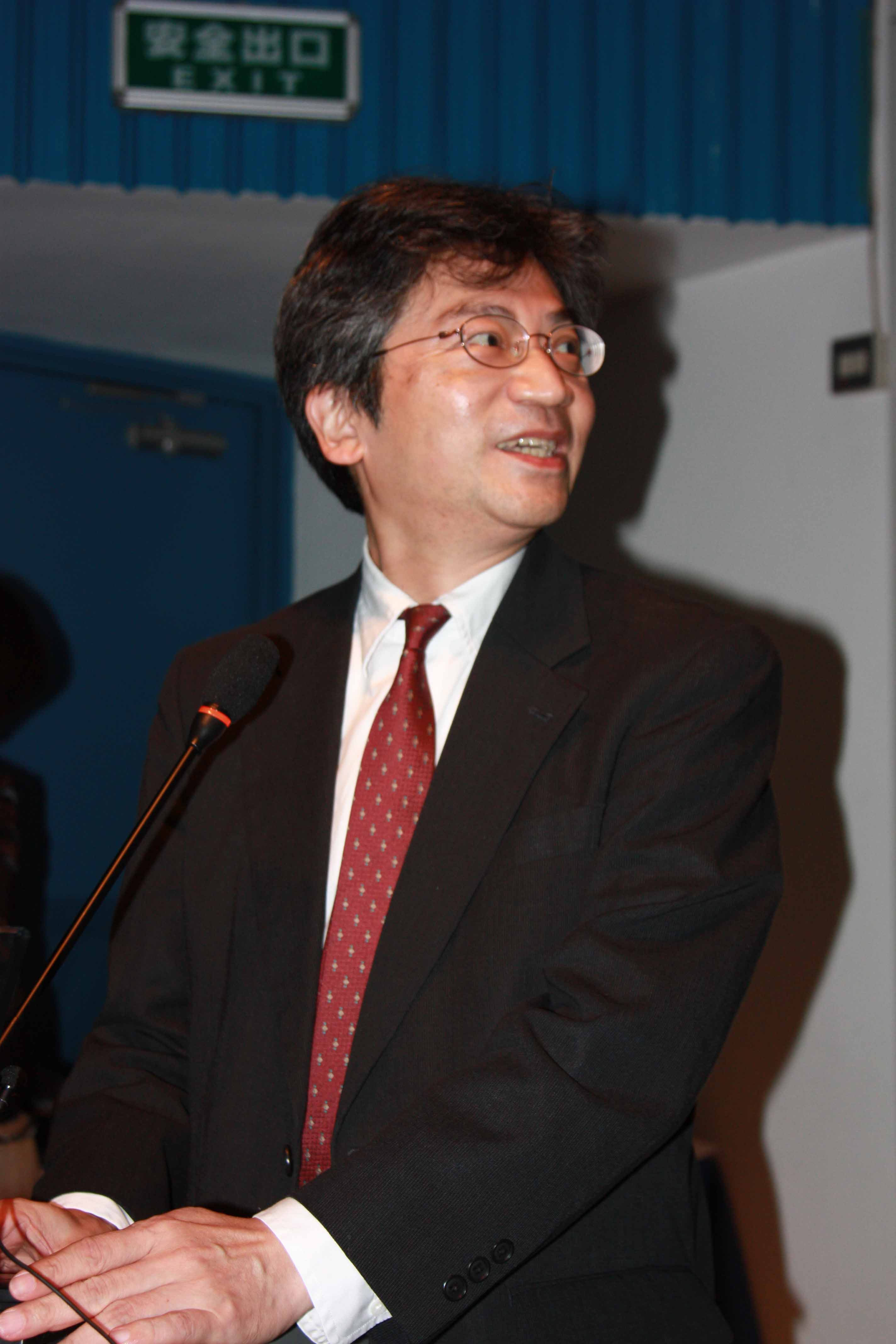 黒木正郎上台演讲